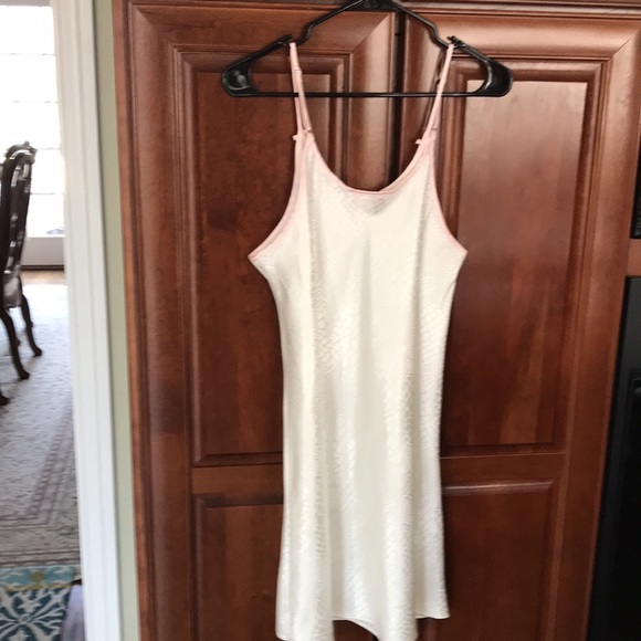 Oscar de la Renta Nightgown - Picture 3 of 4